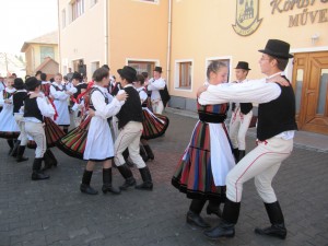 Népviselet a ditrói hagyományőrzőknek