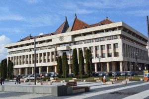 Hitelfelvétellel gyorsítja projektjei megvalósítását Hargita Megye Tanácsa