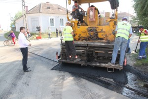 Csíkszentmártonban is aszfaltoznak