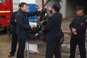 Védőruházatot vettek át a csíkdánfalvi tűzoltók