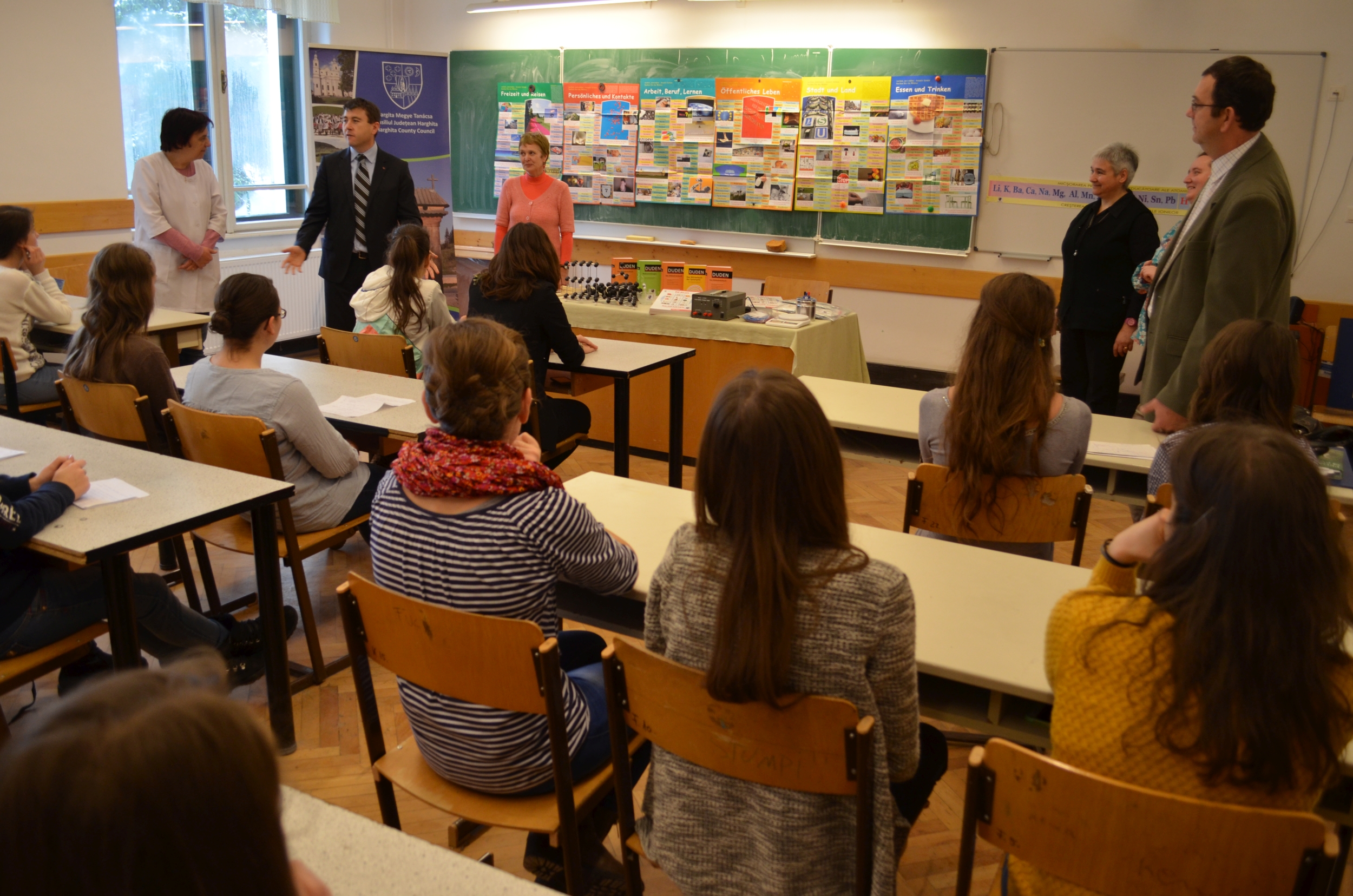 Oktatási segédeszközöket adtak át