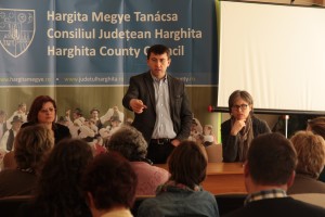 Népviseletek beszerzését támogatja a megyei tanács