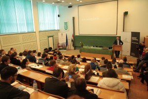 Több millió euró értékű projektekért lehet versenyezni közbeszerzésen
