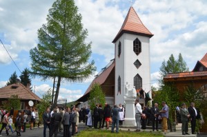 Bérmálás az újjászületett templomban