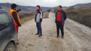 Dolgoznak a kissolymosi úton