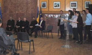 Az egyház és a világi intézmények együtt dolgoznak