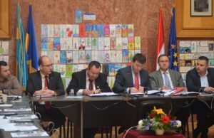 Rendkívüli ülésen írt alá testvérmegyei szerződést Hargita és Vas megye