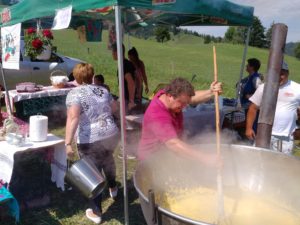 A Gyimesi Túrós Puliszka Fesztivál Székelyföld kiemelkedő turistacsalogató rendezvénye