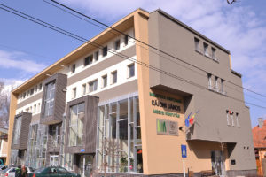Az alintézményeknél az alkalmazottak nagy részének nem a megyei tanács határozza meg a bérét