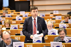 Folyamatosan képviselni kell az ifjúság érdekeit Európa-szinten