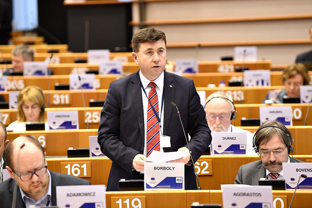 Folyamatosan képviselni kell az ifjúság érdekeit Európa-szinten