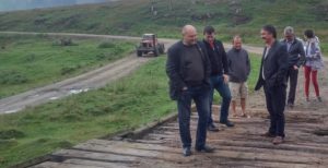 Közösen igyekeznek megvédeni az Úz-völgyét átszelő utat