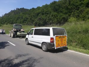 Folytatják a nyári karbantartást a megyei utak mentén