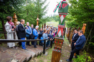 Kopjafát állítottak a Bács-Kiskun megyeiek a Nyerges-tetőn