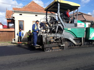Aszfaltoznak Gyergyóremetén