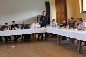 Élőlánc az úzvölgyi temetőben: Ne bolygassa senki őseink nyugalmát!