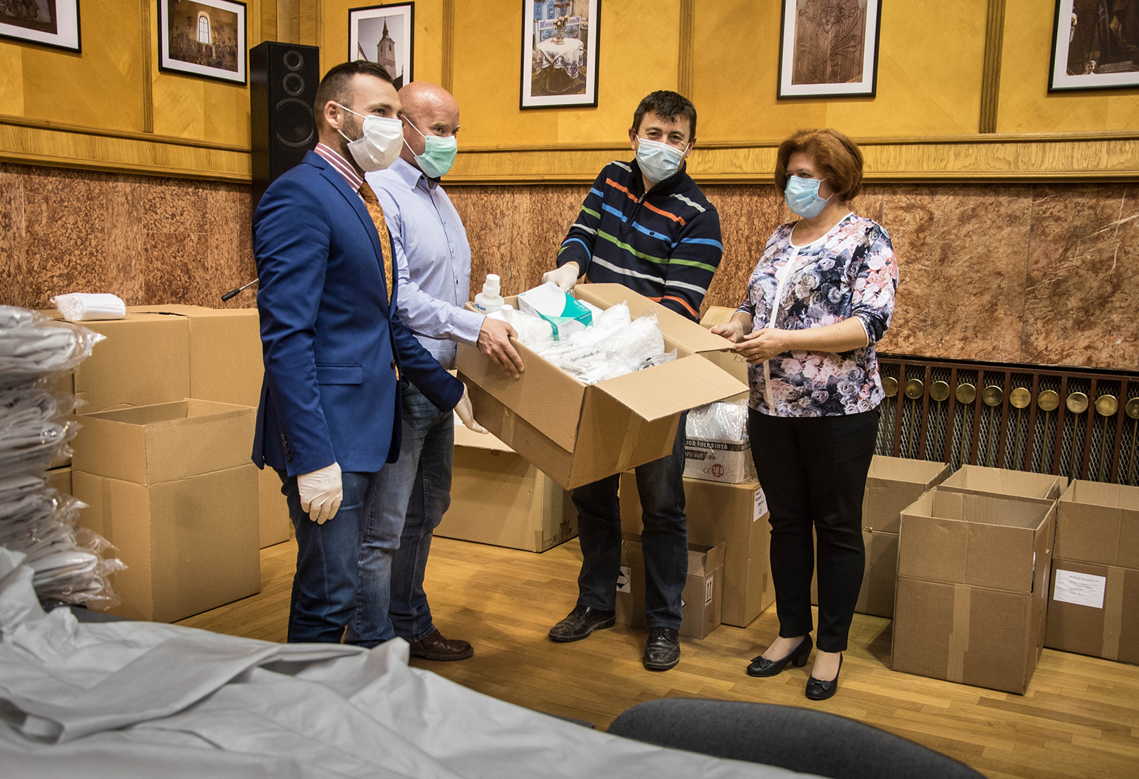 Védőfelszerelést és fertőtlenítőszereket vásárolt Hargita Megye Tanácsa háziorvosoknak és fogorvosoknak