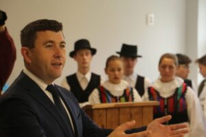 Pelenkázhatnak is a csíkszeredai megyeházán!