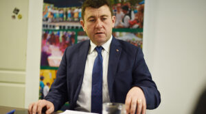 Alkalmazkodás, szolidaritás és a kész tervek