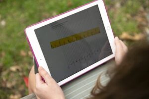 EU-s támogatásból szerelnék fel a hátrányos helyzetű diákokat az online oktatásra