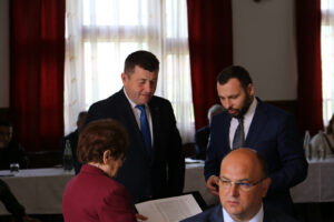 Ünnepélyes tanácsülést tartott Hargita Megye Tanácsa Parajdon