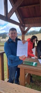 Jól járható utak, kiépített parkolók, információs táblák, látvány esztena, kilátó a Jávárdi vízesésnél!