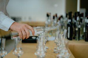 Ki szereti a minőségi, jó pálinkát? A mai napon több mint 700 féle pálinka került elbírálás alá!