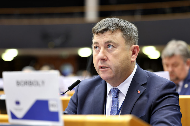 Alulmaradtak az emberi életek a brüsszeli döntéshozók prioritási listáján