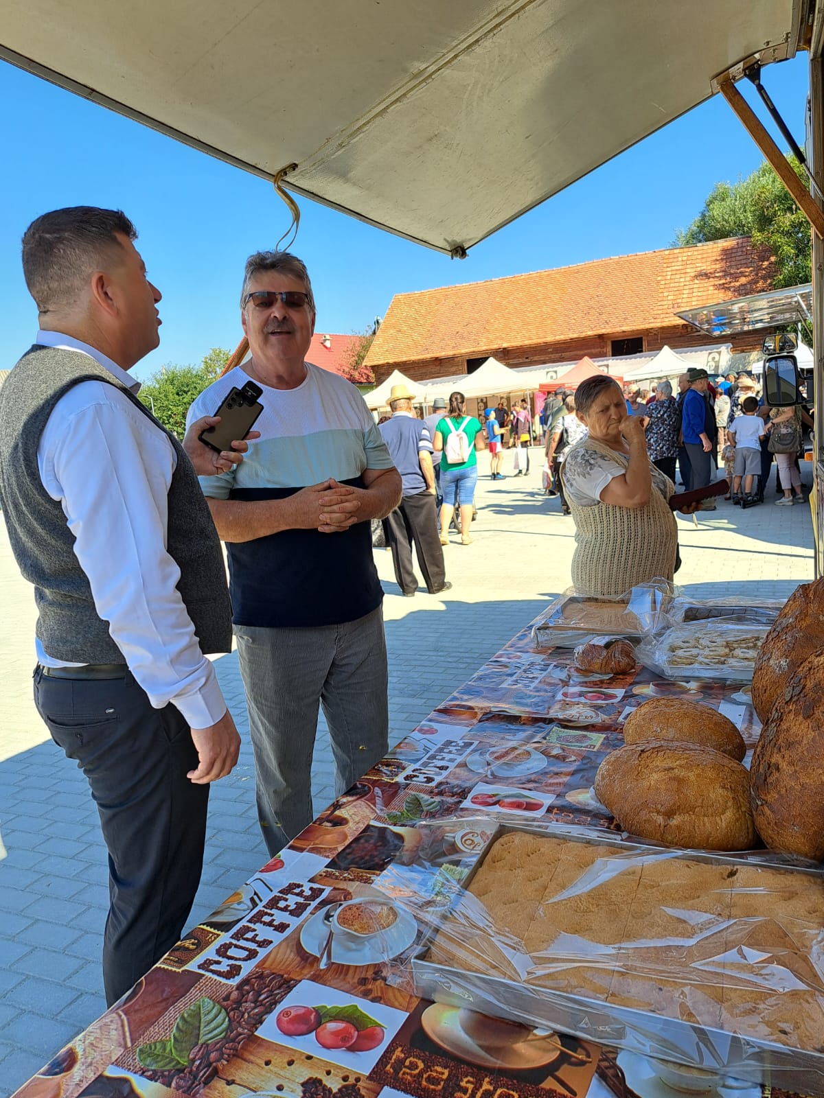 Hétfő a vásári nap Csíkszentdomokoson az új piactéren