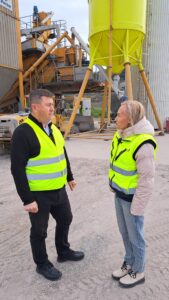 Napi 1000 tonna aszfalt készül Zetelakán, a legszebb megyei utunkra!