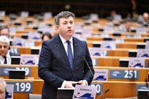 A hegyvidéki vizek védelme nem várhat – Borboly Csaba Brüsszelben a vízreziliencia-stratégiáról szavazott