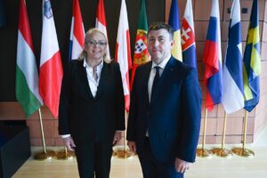 Ha a közpénzből tartott médiaből kimaradnak a más vélemények és hangok — az is lehet FIMI-eset