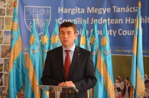 Valós gondokkal kellene foglalkozniuk a kormány képviselőinek